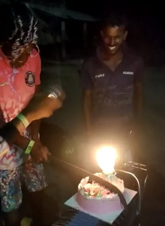 அரிவாளால் கேக் வெட்டிய கலைச்செல்வன்