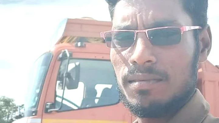 லாரி ஓட்டுநர் பிரகாஷ்
