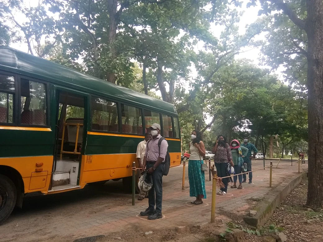 சுற்றுலா பயணிகள் அனுமதி