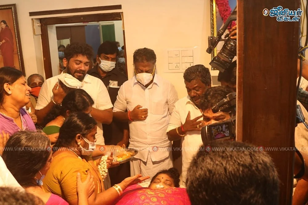 ஓ.பன்னீர் செல்வம் மனைவி மரணம்