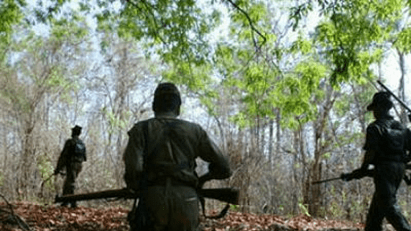 மாவோயிஸ்ட் வேட்டையில் பாதுகாப்புப் படையினர்