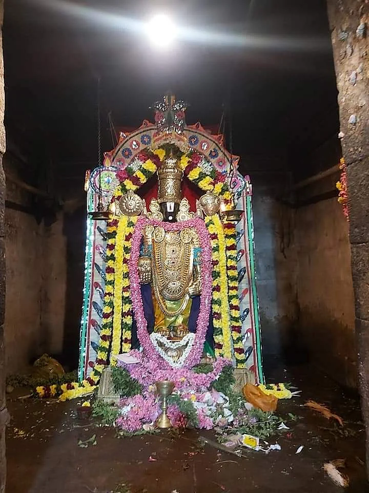அம்பாளுக்குத் திருப்பதி வேங்கடபதியின் அலங்காரம்