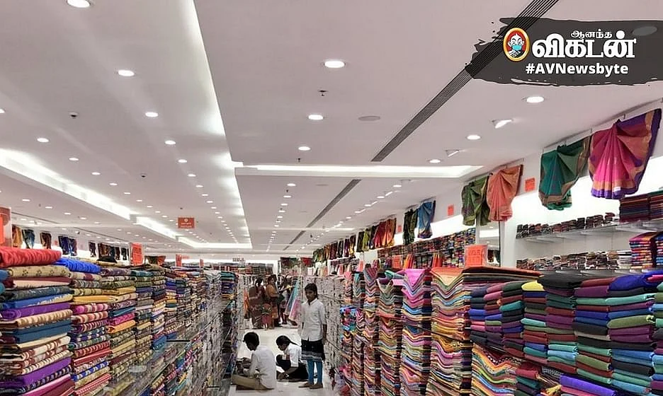 ஜவுளிக்கடை தொழிலாளர்கள்