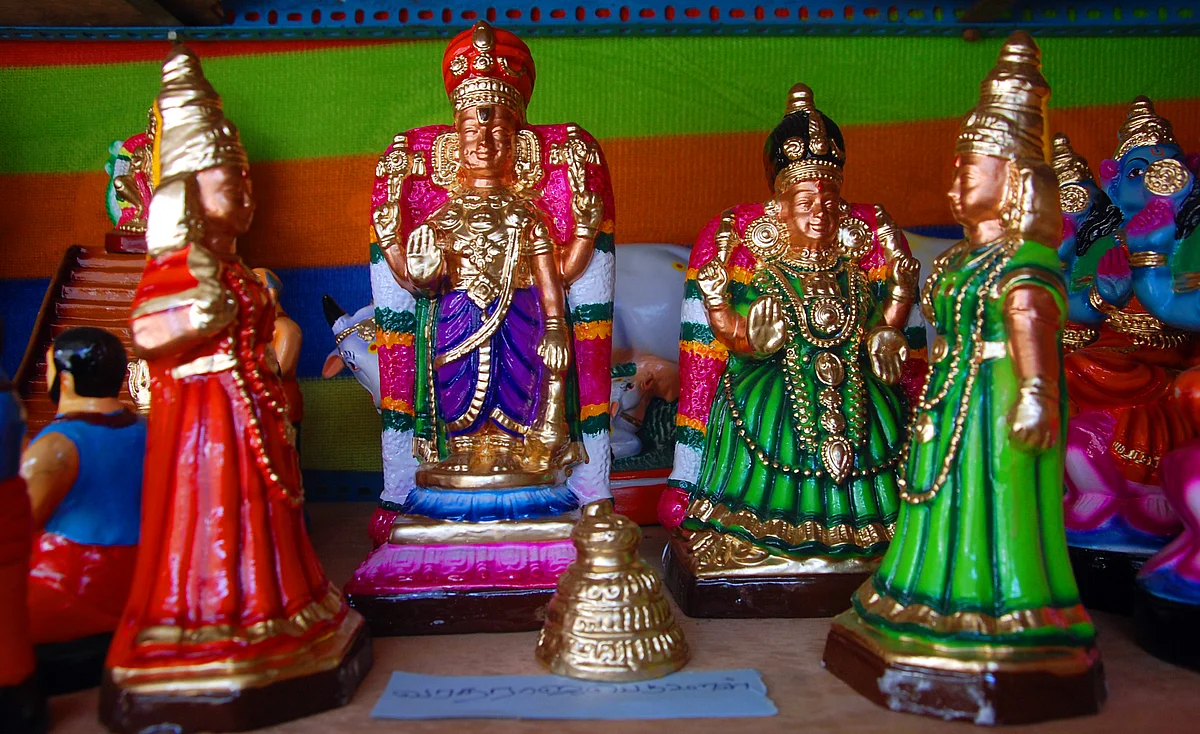 குழந்தை புத்தர், கிருஷ்ண லீலை, விவசாயி; கண்ணைக்கவரும் வண்ணமயமான நவராத்திரி கொலு பொம்மைகள்!