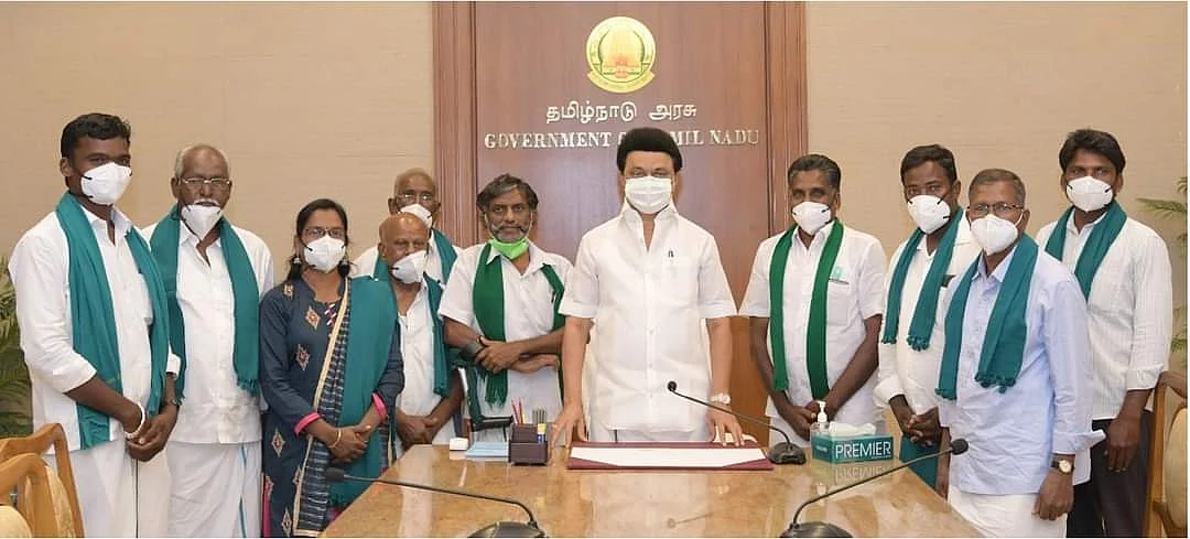விவசாயிகளுடன் முதல்வர்