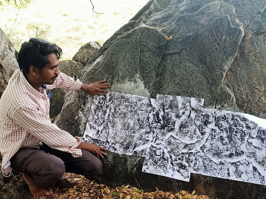 மதுரை: பழைமையான கிரந்த எழுத்து கல்வெட்டு, சிற்பம் கண்டுபிடிப்பு... கடவுளாக வழிபடத் தொடங்கிய மக்கள்!