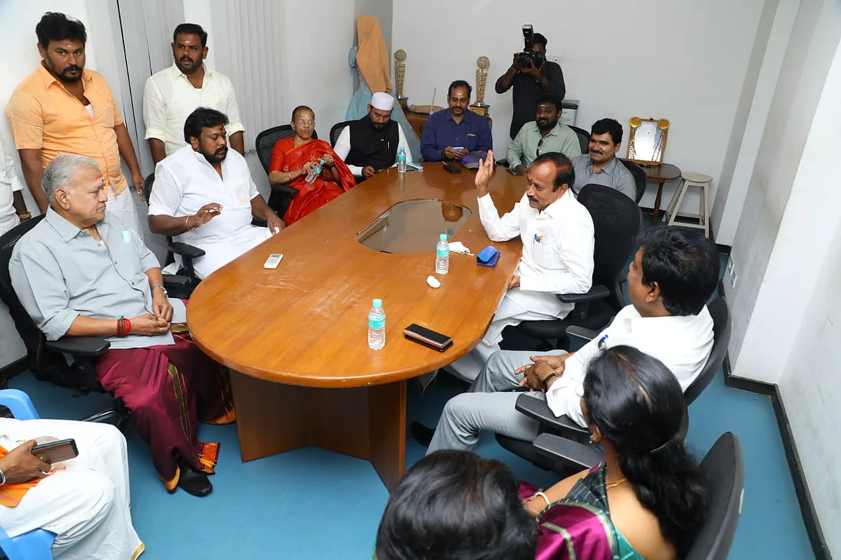 ஸ்பெஷல் ஷோவுக்கு வந்திருந்த தலைவர்கள்