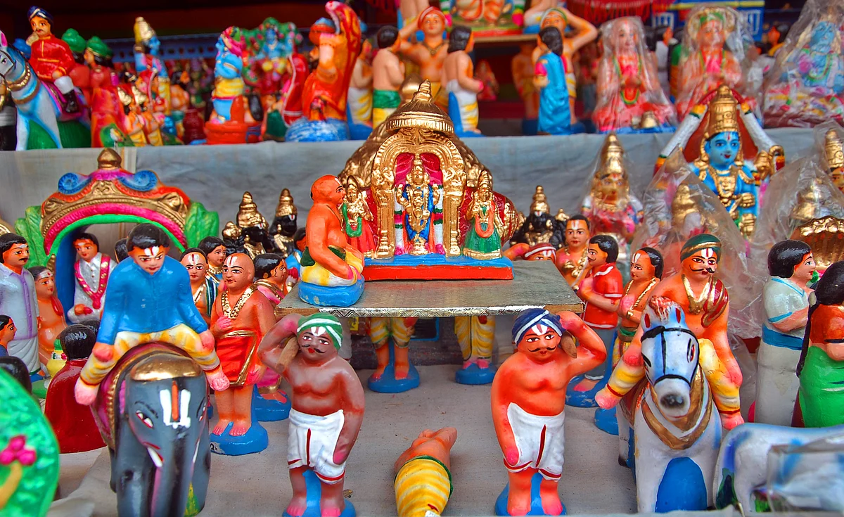 குழந்தை புத்தர், கிருஷ்ண லீலை, விவசாயி; கண்ணைக்கவரும் வண்ணமயமான நவராத்திரி கொலு பொம்மைகள்!