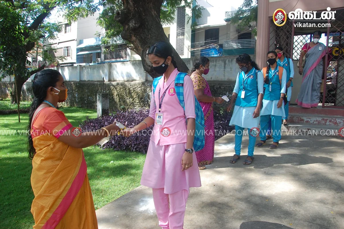 பள்ளி மாணவர்கள்