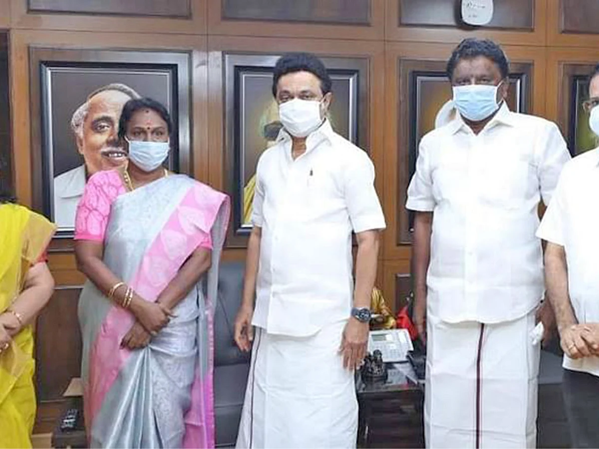 கலர் மாறும் கரைவேட்டிகள்... கவலையில் ஆளுங்கட்சியினர்! - நெல்லை, தென்காசி களேபர நிலவரம்...