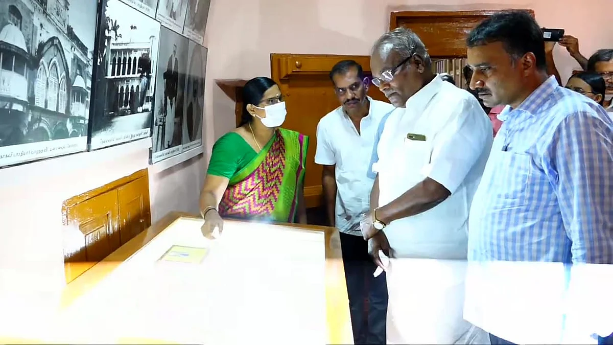 பாரதி பிறந்த இல்லத்தில் பாலகிருஷ்ணன்