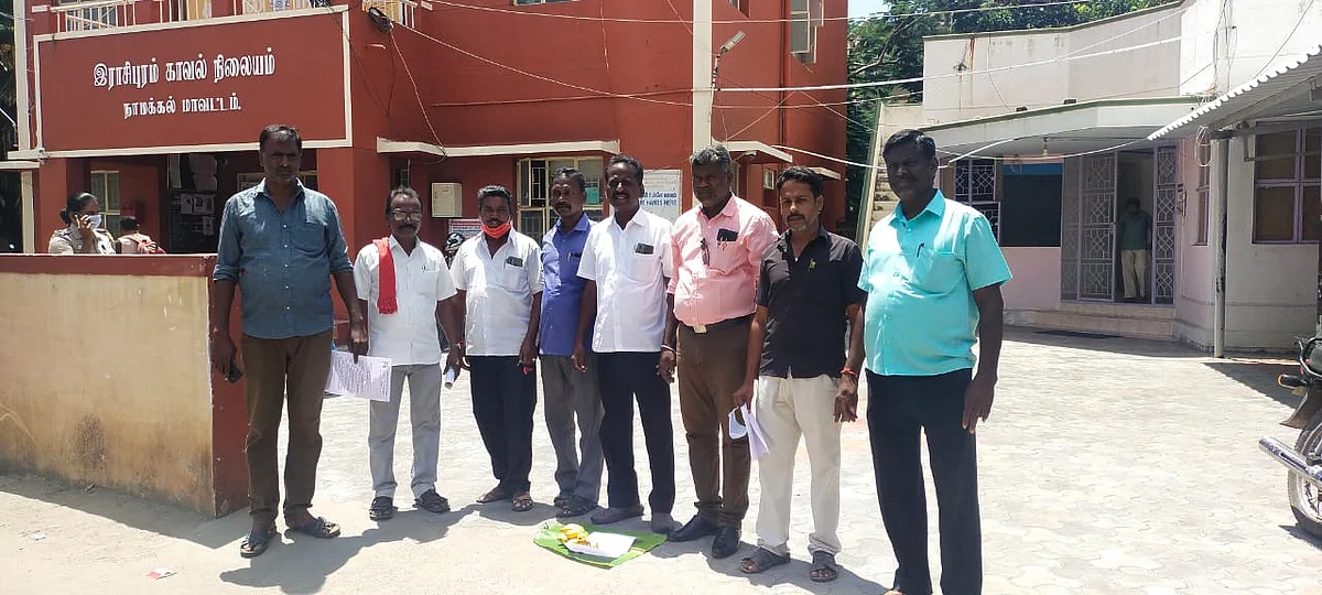 ஸ்டேஷன் முன்பு இலையில் கடிதம்