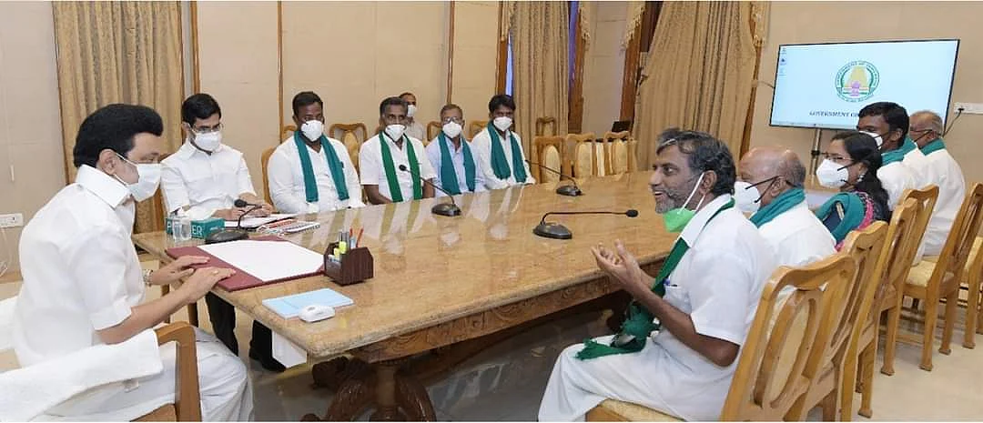 விவசாயிகளுடன் முதல்வர்