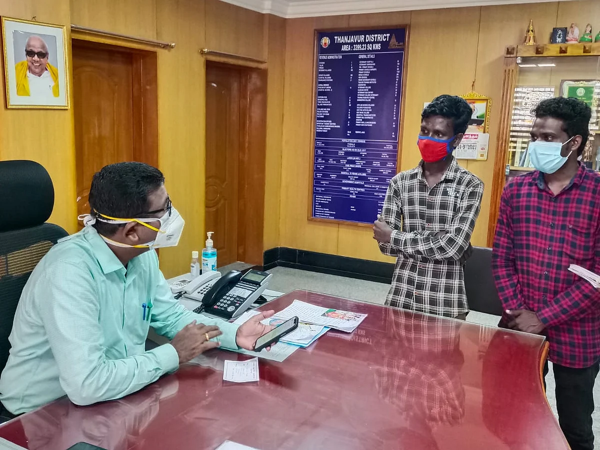 வீடு கேட்டு வாட்ஸ்அப்பில் மனு அனுப்பிய மாணவர்; குடும்பத்தையே நெகிழவைத்த தஞ்சை ஆட்சியர்!