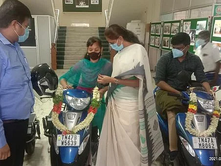 `3 செங்கல்லை வைத்து, 3 ஆண்டுகளாக இழுத்தடிக்கிறார்கள்' - மதுரை எய்ம்ஸ் விவகாரத்தில் ஜோதிமணி