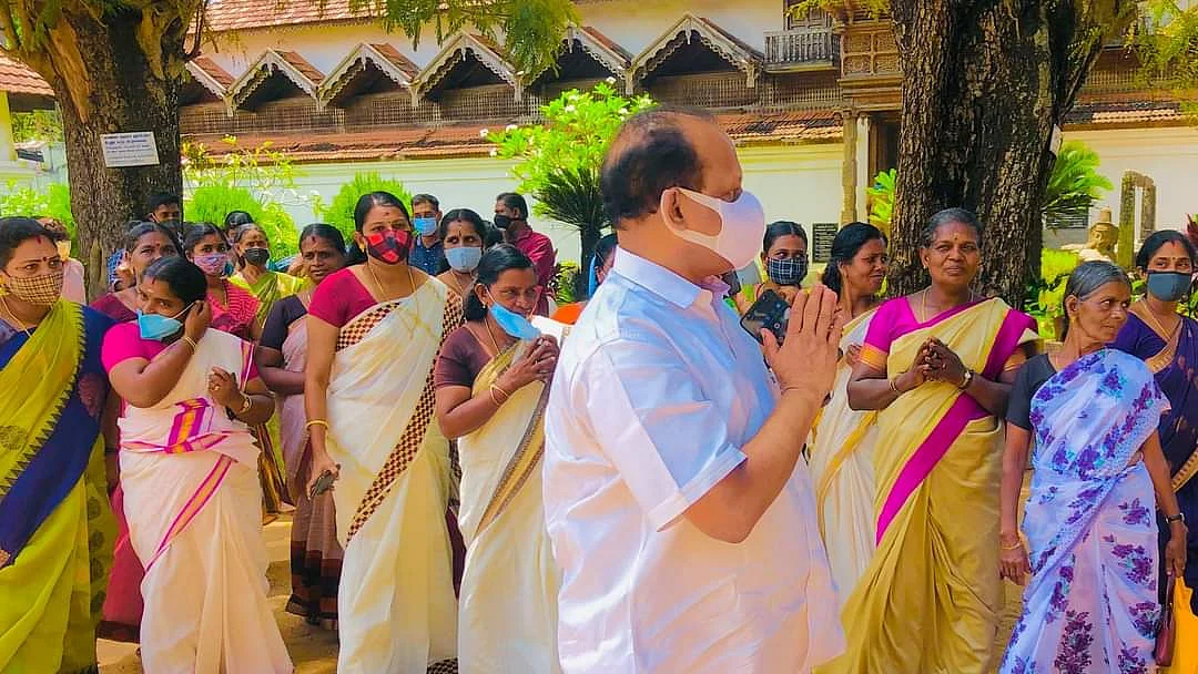 அமைச்சர் அகமது தேவர் கோவில்
