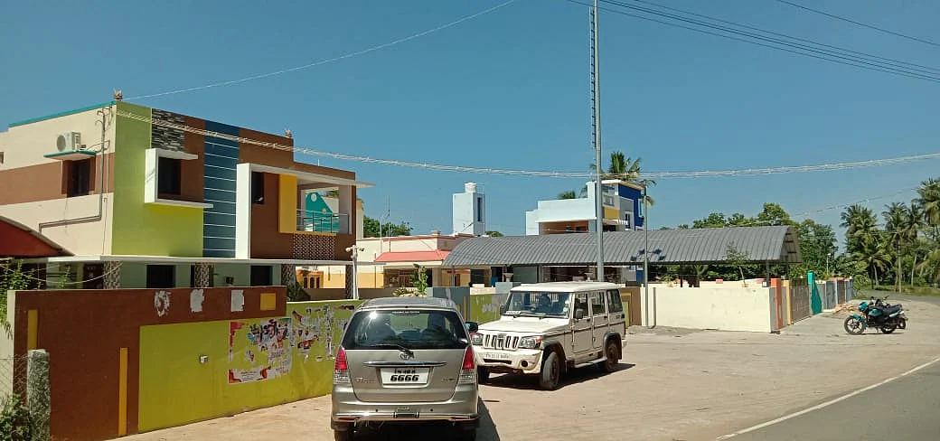 கடுக்காக்காடு வீடு