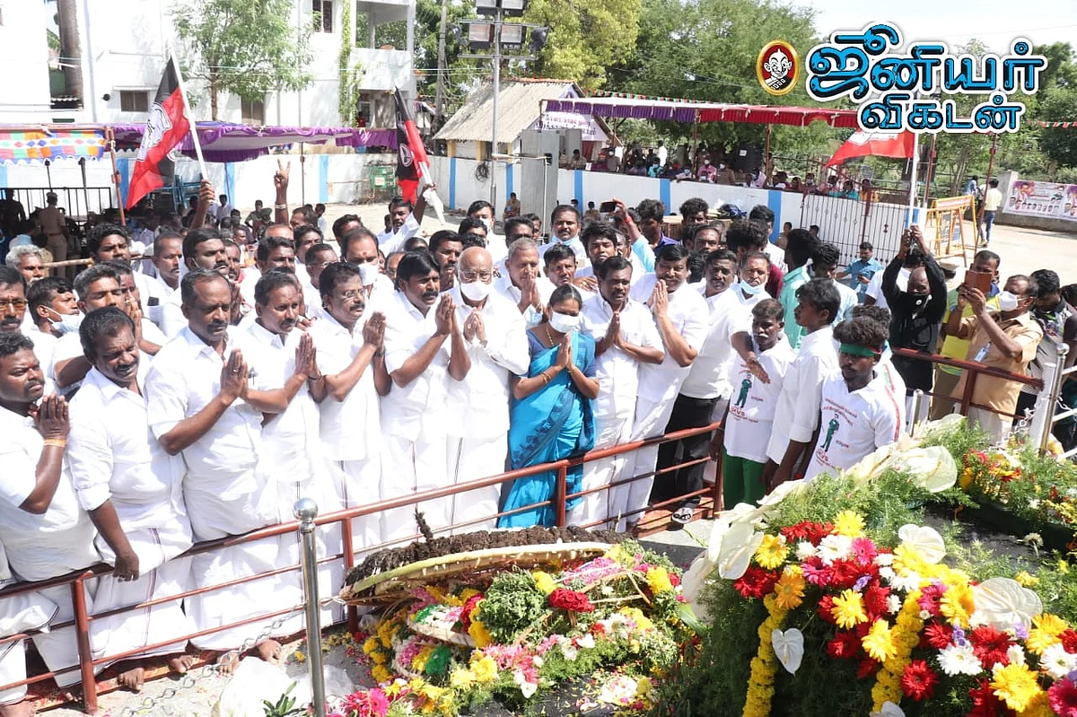 அதிமுக-வினர் அஞ்சலி