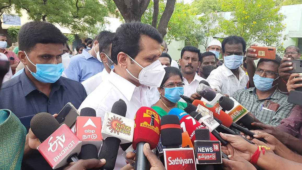 பேட்டியளிக்கும் செந்தில் பாலாஜி