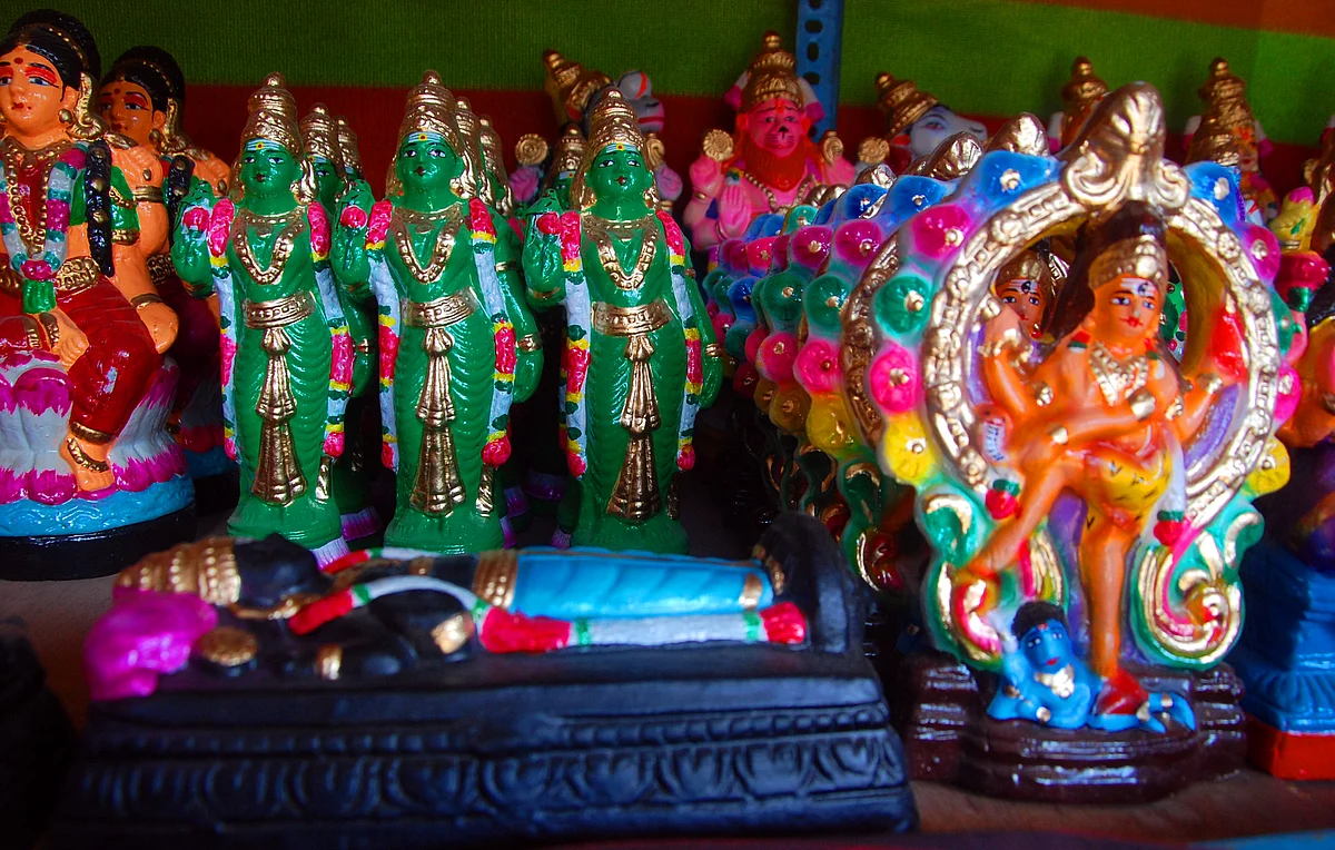 குழந்தை புத்தர், கிருஷ்ண லீலை, விவசாயி; கண்ணைக்கவரும் வண்ணமயமான நவராத்திரி கொலு பொம்மைகள்!