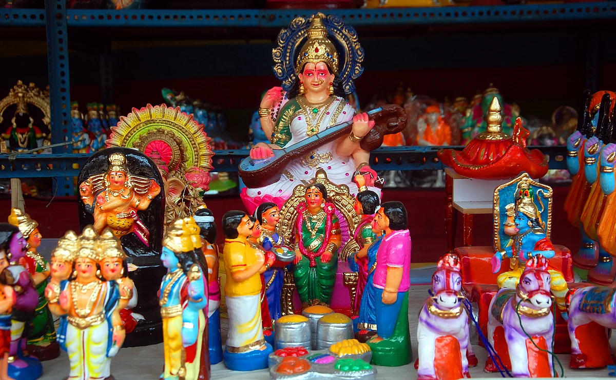 குழந்தை புத்தர், கிருஷ்ண லீலை, விவசாயி; கண்ணைக்கவரும் வண்ணமயமான நவராத்திரி கொலு பொம்மைகள்!