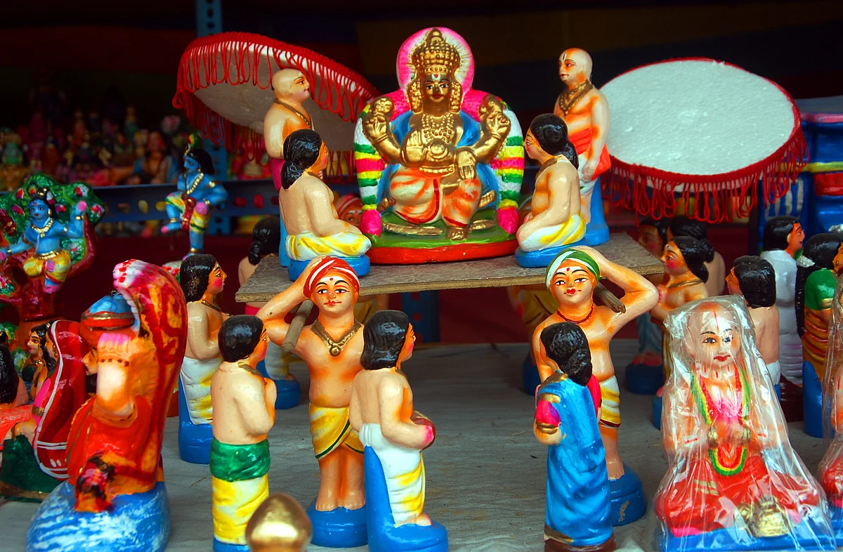 குழந்தை புத்தர், கிருஷ்ண லீலை, விவசாயி; கண்ணைக்கவரும் வண்ணமயமான நவராத்திரி கொலு பொம்மைகள்!