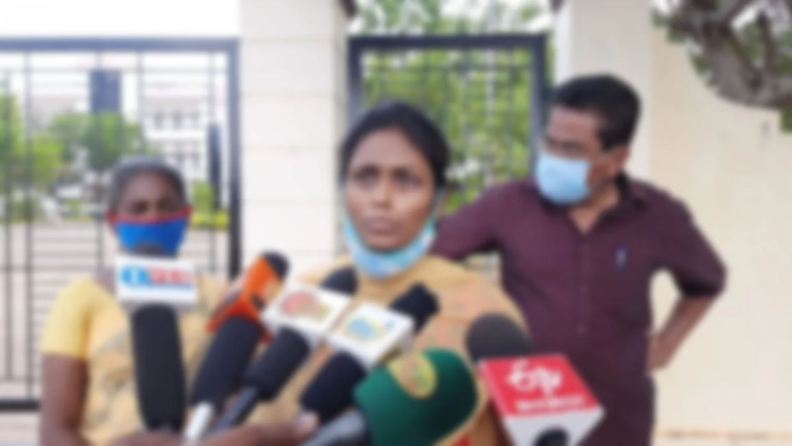 பேட்டியளிக்கும் வனிதா