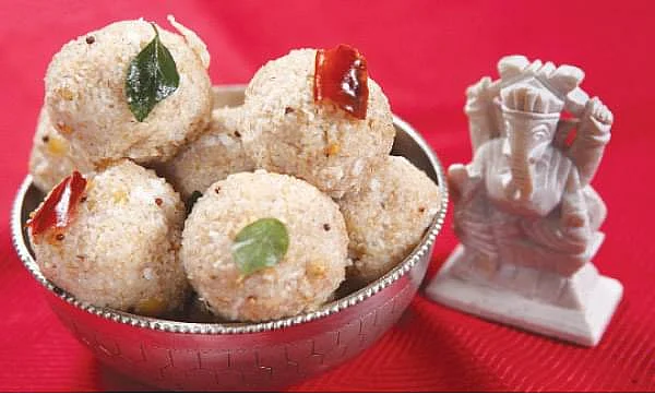 கோதுமை ரவைக் கொழுக்கட்டை