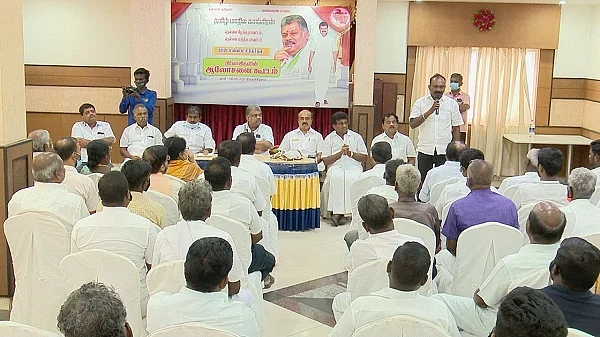 கட்சி நிர்வாகிகளுடன் ஆலோசனை