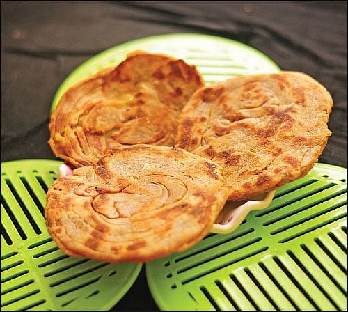கோதுமை கம்பு முந்திரி மிளகாய் பரோட்டா