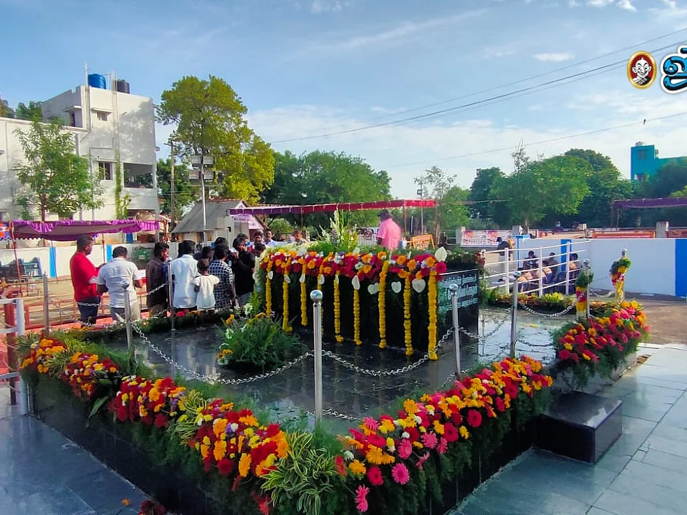 ராமநாதபுரம்: இமானுவேல் சேகரன் நினைவுதினம்! -அனைத்துக் கட்சியினரும் அஞ்சலி
