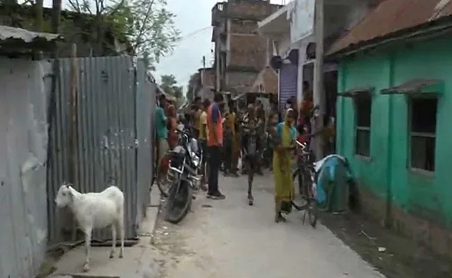 வங்கியில் குவிந்த மக்கள்