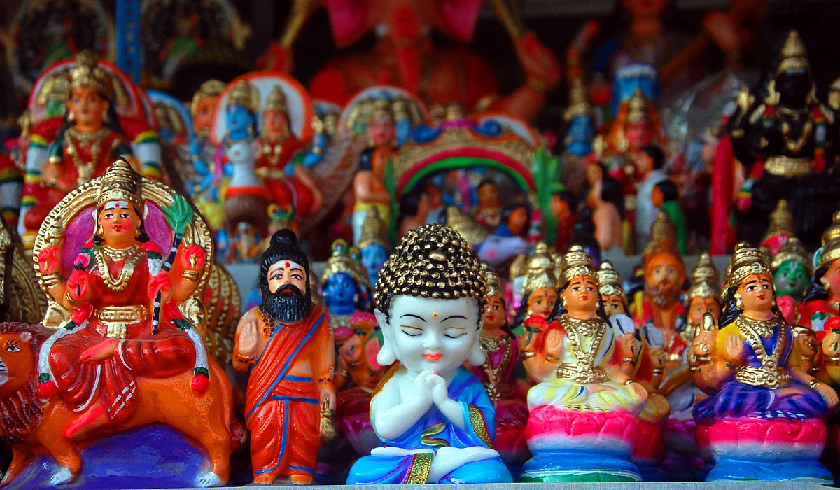குழந்தை புத்தர், கிருஷ்ண லீலை, விவசாயி; கண்ணைக்கவரும் வண்ணமயமான நவராத்திரி கொலு பொம்மைகள்!