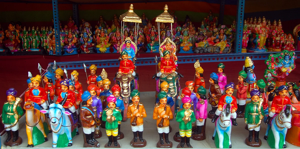 குழந்தை புத்தர், கிருஷ்ண லீலை, விவசாயி; கண்ணைக்கவரும் வண்ணமயமான நவராத்திரி கொலு பொம்மைகள்!
