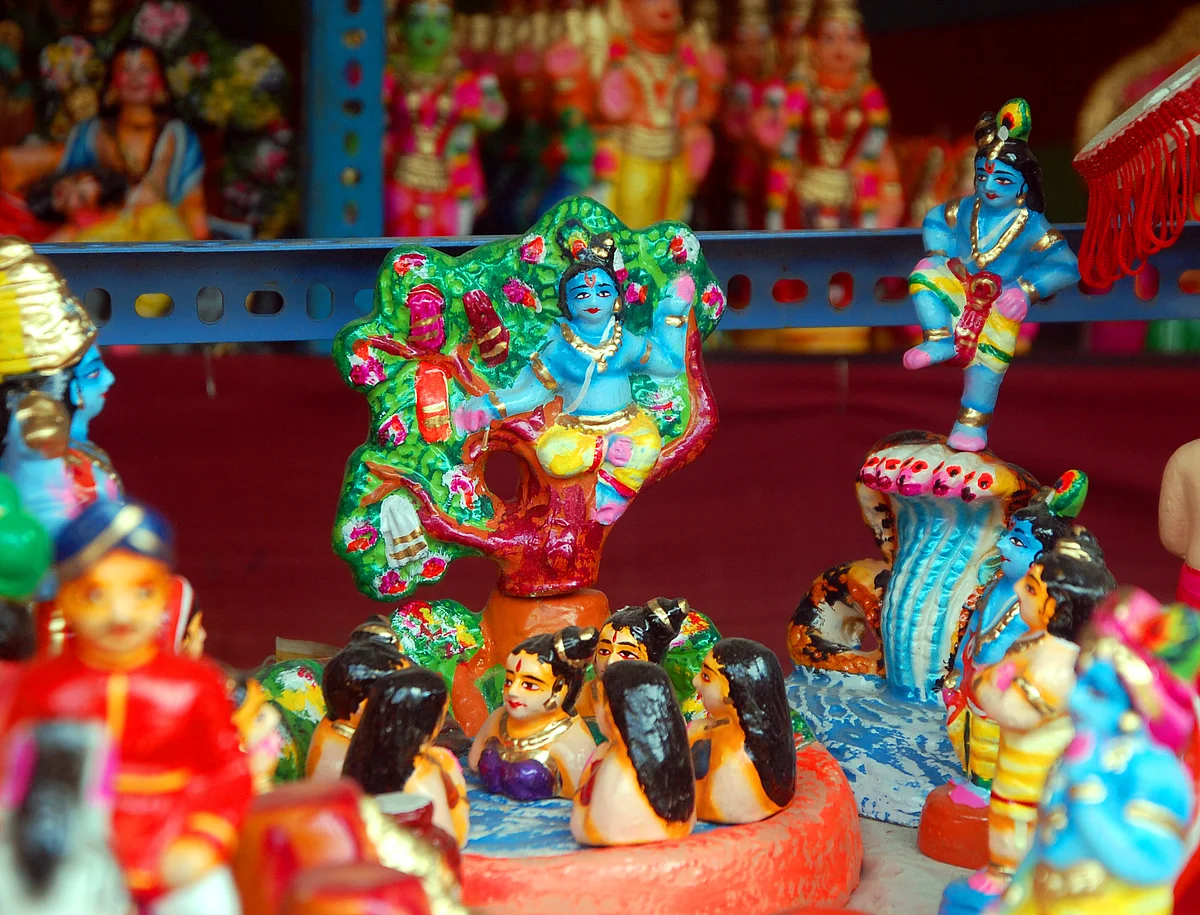 குழந்தை புத்தர், கிருஷ்ண லீலை, விவசாயி; கண்ணைக்கவரும் வண்ணமயமான நவராத்திரி கொலு பொம்மைகள்!
