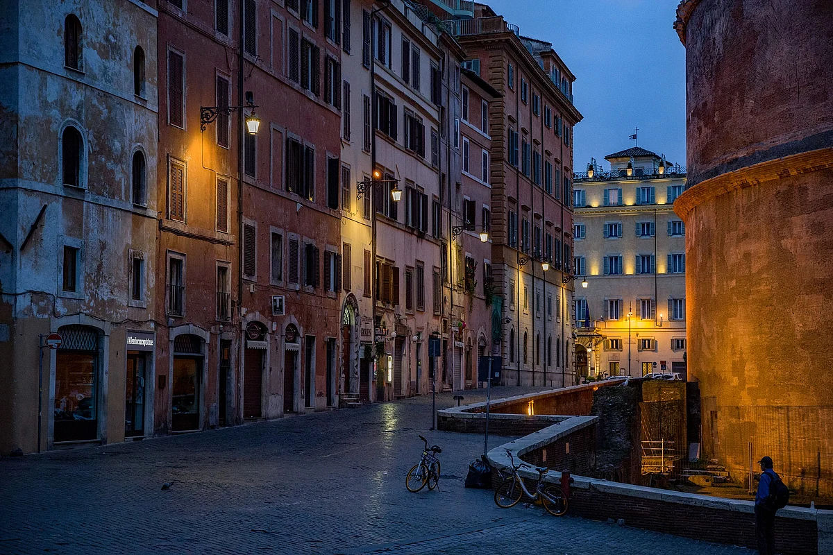 Street pantheon rome