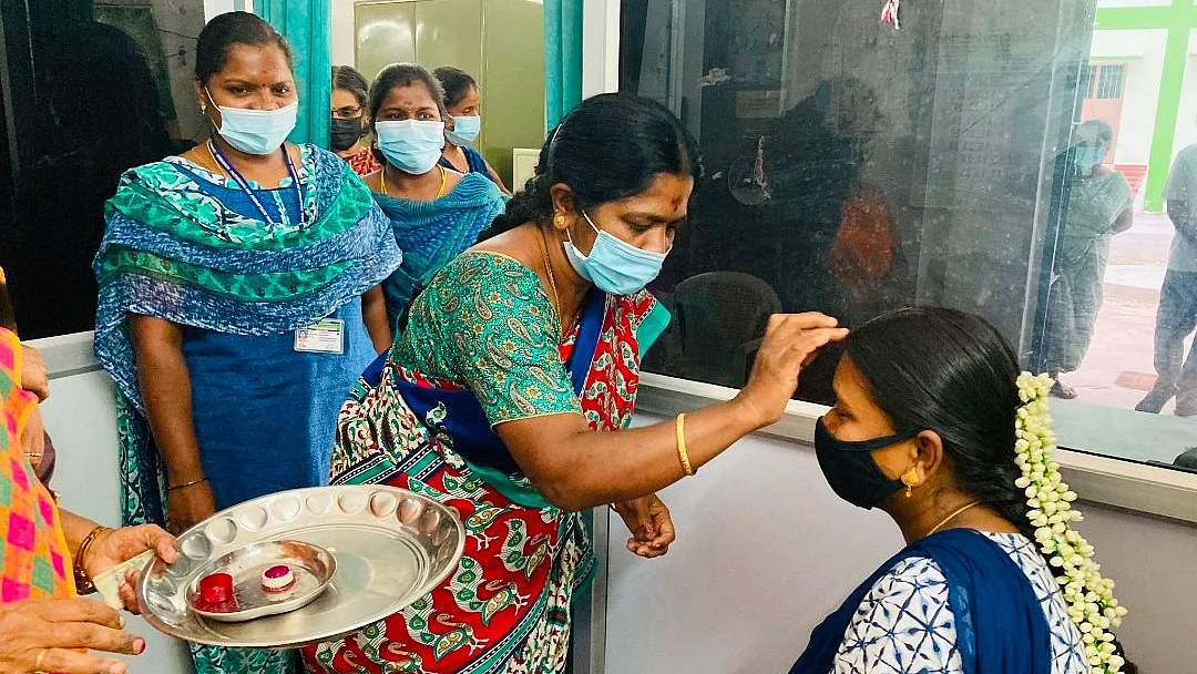 கோவை அரசு அலுவலகம் பெண் கர்ப்பிணி