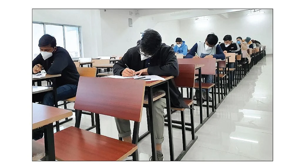 அரசுப் பணிகளில் பெண்களுக்கு 40 சதவிகித இடஒதுக்கீடு - நடைமுறை குழப்பத்தால் ஆண்களுக்கு பாதிப்பா?