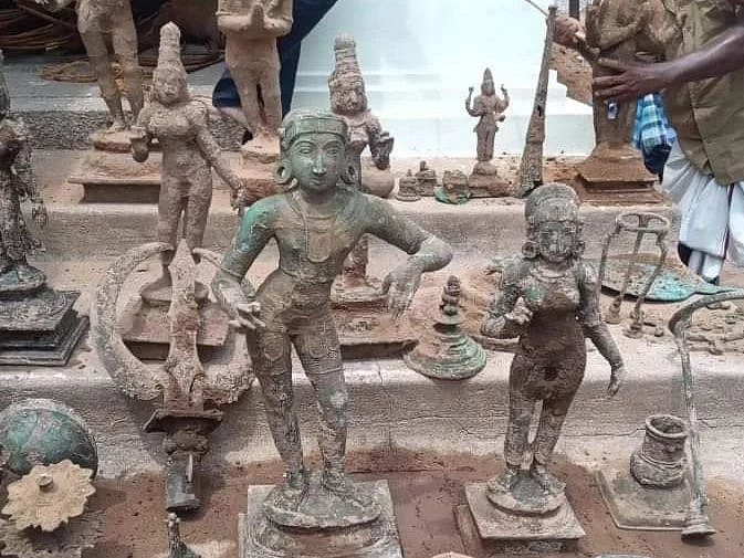 நான்கடி ஆழத்தில் கிடைத்த பல கோடி மதிப்பிலான ஐம்பொன் சிலைகள்... தொல்லியல்துறை ஆய்வு நடத்த கோரிக்கை!