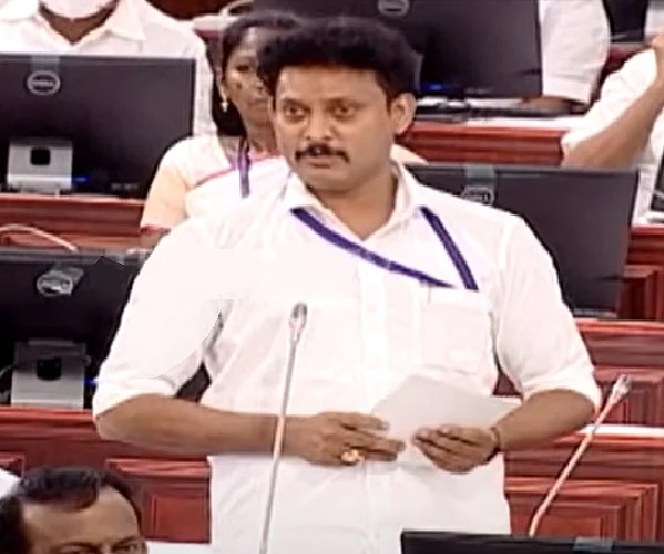 பேரவையில் அமைச்சர் அன்பில் மகேஷ் பொய்யாமொழி