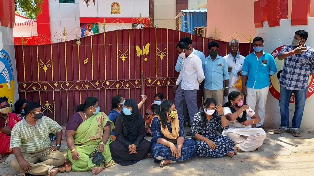 பணத்தை பறிக்கொடுத்தவர்கள்
