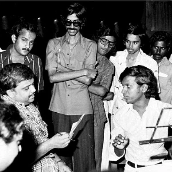 ஒலிப்பதிவுக் கூடத்தில்...