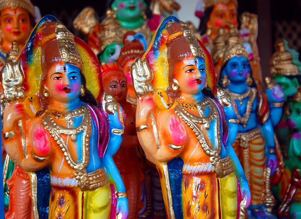 குழந்தை புத்தர், கிருஷ்ண லீலை, விவசாயி; கண்ணைக்கவரும் வண்ணமயமான நவராத்திரி கொலு பொம்மைகள்!