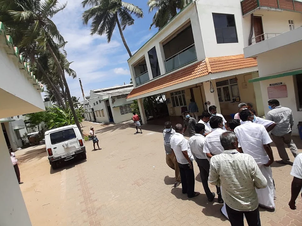 முன்னாள் அமைச்சர் எம்.ஆர்.விஜயபாஸ்கர் நேரில் ஆஜராக வேண்டும்! - லஞ்ச ஒழிப்புத்துறை சம்மன்