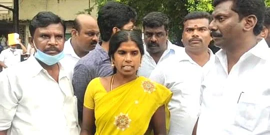 அதிமுக வேட்பாளர் அம்பிகா