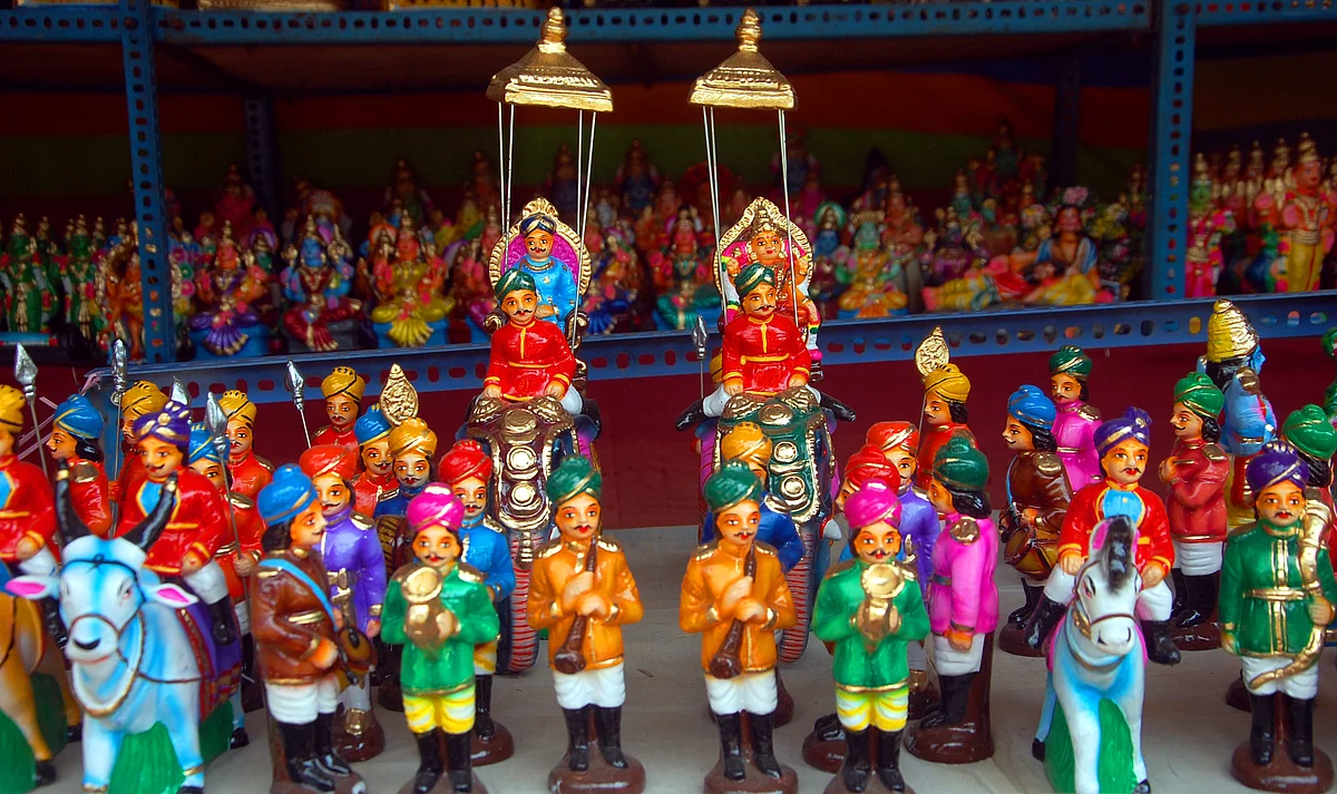 குழந்தை புத்தர், கிருஷ்ண லீலை, விவசாயி; கண்ணைக்கவரும் வண்ணமயமான நவராத்திரி கொலு பொம்மைகள்!