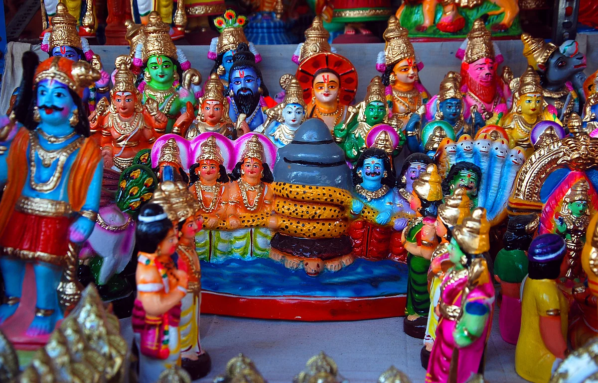 குழந்தை புத்தர், கிருஷ்ண லீலை, விவசாயி; கண்ணைக்கவரும் வண்ணமயமான நவராத்திரி கொலு பொம்மைகள்!