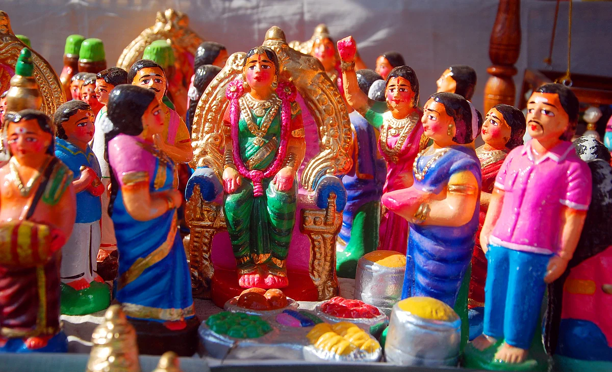 குழந்தை புத்தர், கிருஷ்ண லீலை, விவசாயி; கண்ணைக்கவரும் வண்ணமயமான நவராத்திரி கொலு பொம்மைகள்!