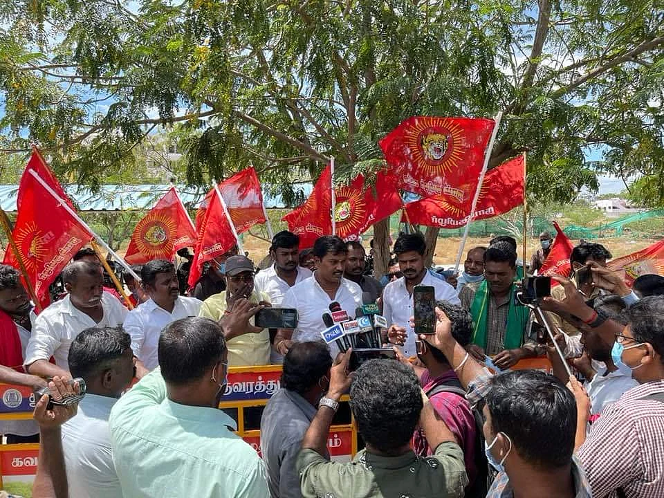 செய்தியாளர்களைச் சந்தித்த நாம் தமிழர் கட்சியினர்