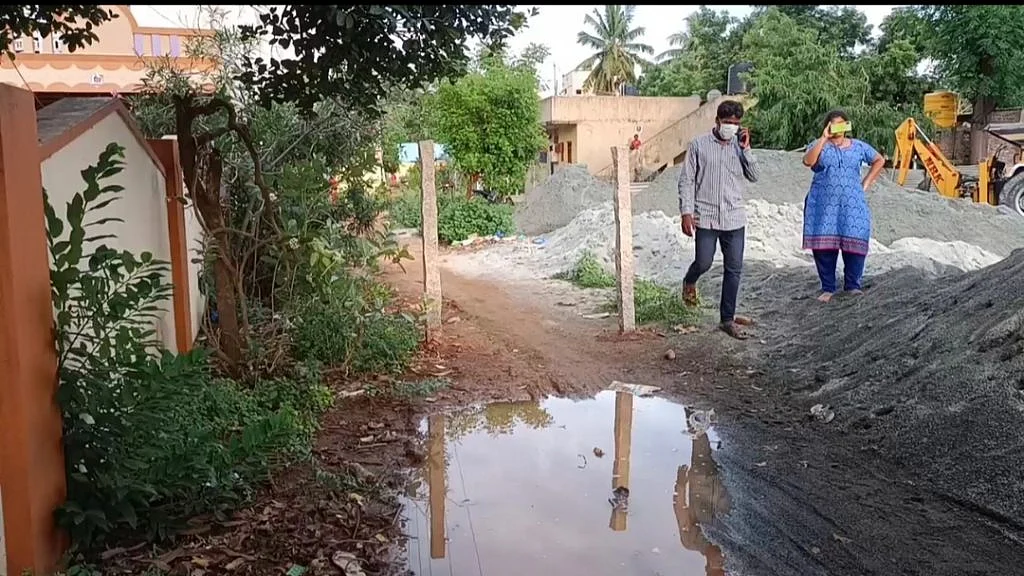 ஆக்கிரமிக்கப்பட்டதாகக் கூறப்படும் பாதை